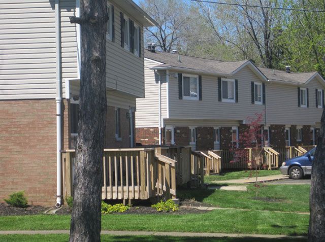    Woodlawn Homes.     IP-    180&deg;